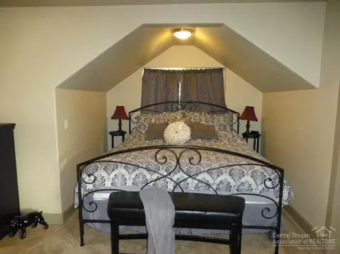 1085 NE 9th St, Bend, OR 97701 photo 9