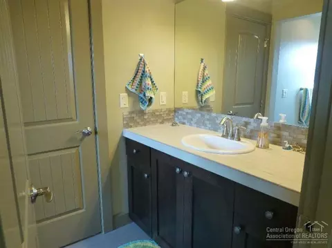 1085 NE 9th St, Bend, OR 97701 photo 16