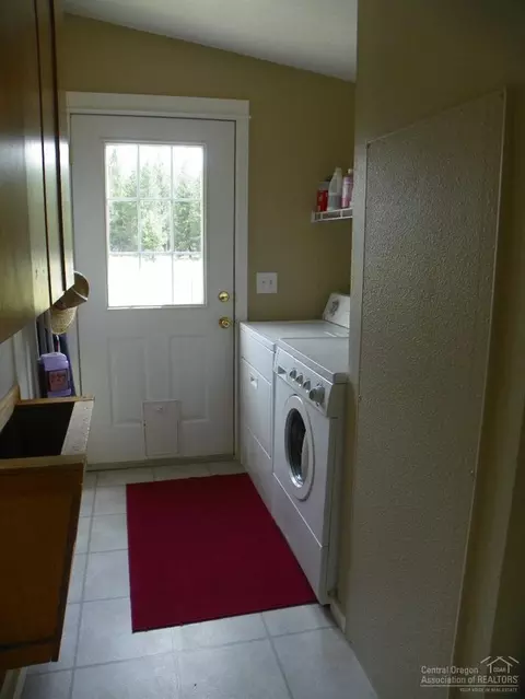 10405 Gallop Ct, La Pine, OR 97739 photo 17
