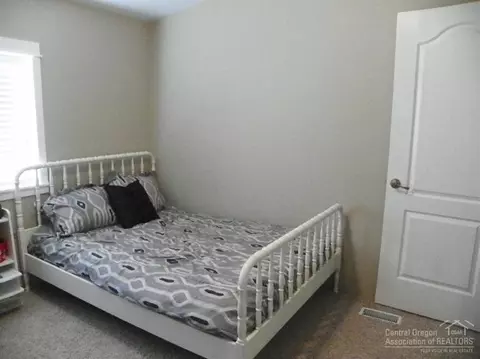 10405 Gallop Ct, La Pine, OR 97739 photo 14