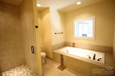 19515 Apache Rd, Bend, OR 97702 photo 14