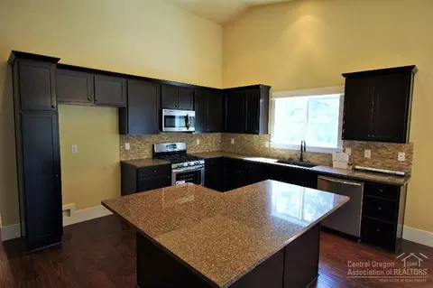 19515 Apache Rd, Bend, OR 97702 photo 8
