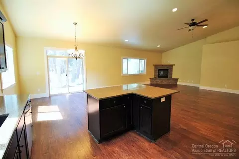19515 Apache Rd, Bend, OR 97702 photo 9