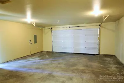 19515 Apache Rd, Bend, OR 97702 photo 5