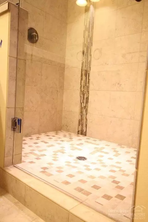 19515 Apache Rd, Bend, OR 97702 photo 4