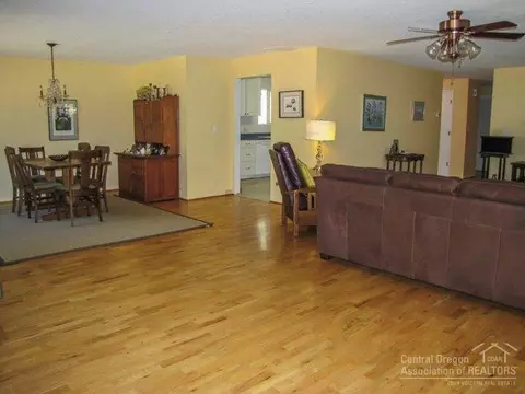 60835 Ruby Pl, Bend, OR 97702 photo 3