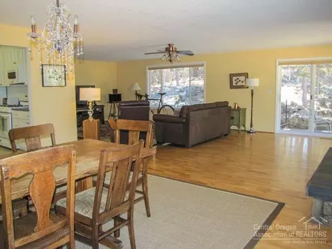 60835 Ruby Pl, Bend, OR 97702 photo 2