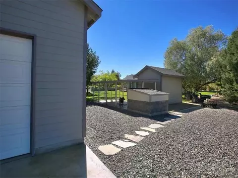 60930 Jennings Rd, Bend, OR 97702 photo 17