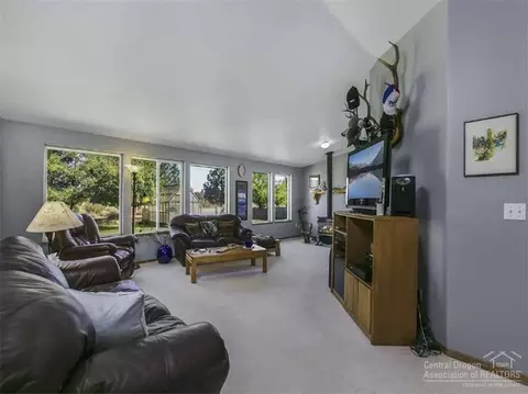60930 Jennings Rd, Bend, OR 97702 photo 3