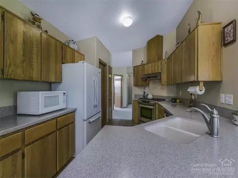 60930 Jennings Rd, Bend, OR 97702 photo 5