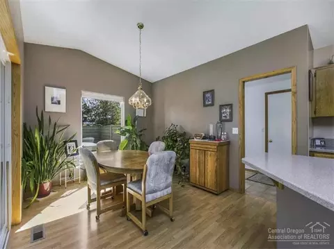 60930 Jennings Rd, Bend, OR 97702 photo 6