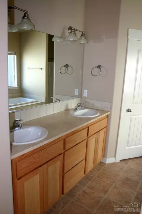 63229 NE Boyd Acres, Bend, OR 97701 photo 9