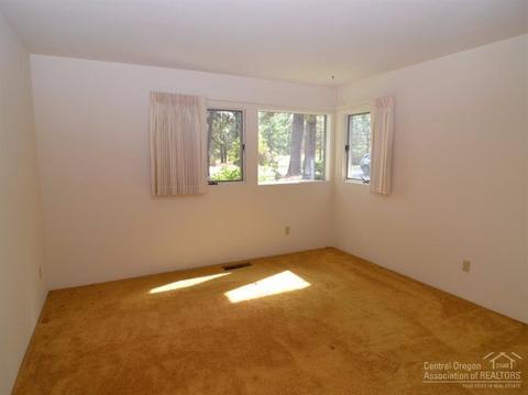 60150 Ridgeview Dr, Bend, OR 97702 photo 2