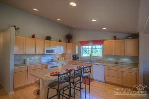 61010 Gosney Rd, Bend, OR 97702 photo 3