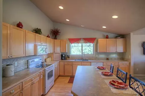 61010 Gosney Rd, Bend, OR 97702 photo 4