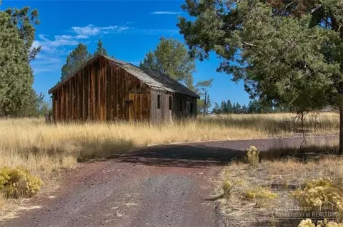 65040 Collins Rd, Bend, OR 97701 photo 3
