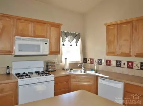 20682 Glen Falls Pl, Bend, OR 97701 photo 11