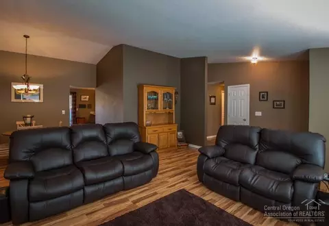 21221 Gift Rd, Bend, OR 97703 photo 7
