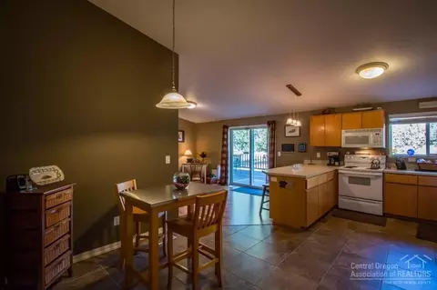 21221 Gift Rd, Bend, OR 97703 photo 11