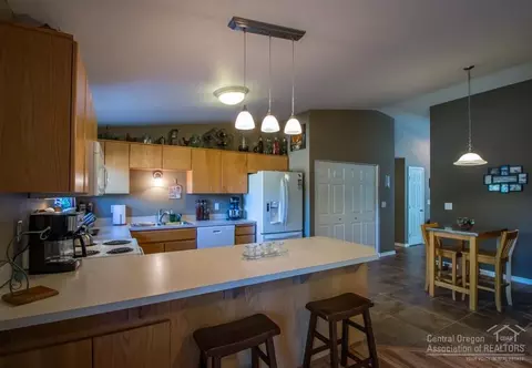 21221 Gift Rd, Bend, OR 97703 photo 9