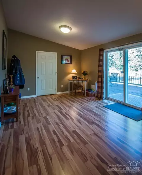 21221 Gift Rd, Bend, OR 97703 photo 13
