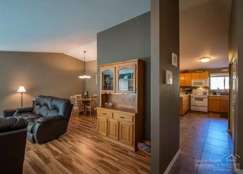 21221 Gift Rd, Bend, OR 97703 photo 8