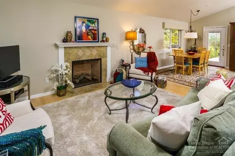 63501 NE Stacy Ln, Bend, OR 97701 photo 5