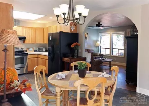 60967 Amethyst St, Bend, OR 97702 photo 2