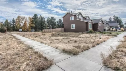 62022 Dantili Rd, Bend, OR 97701 photo 2