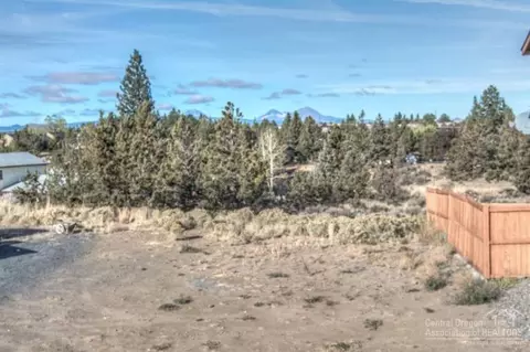 63335 Kalamata Loop, Bend, OR 97701 photo 3