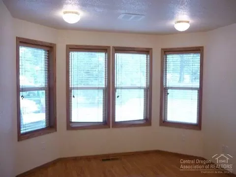 51577 Ash Rd, La Pine, OR 97739 photo 2