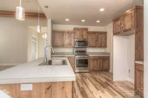 2249 NW Deschutes Pl, Bend, OR 97703 photo 3