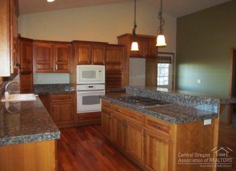 21067 Gift Rd, Bend, OR 97701 photo 7