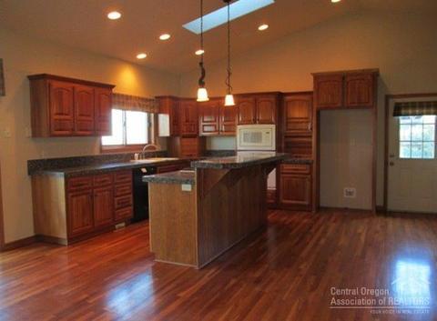 21067 Gift Rd, Bend, OR 97701 photo 5