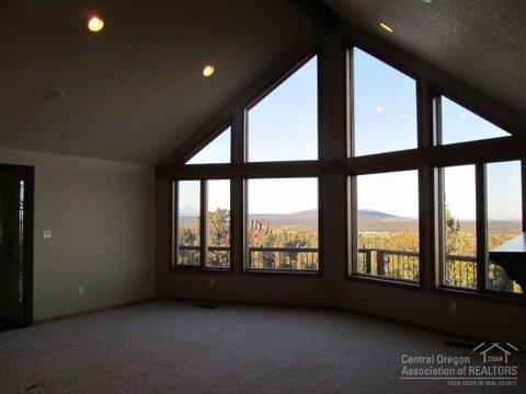 21067 Gift Rd, Bend, OR 97701 photo 2