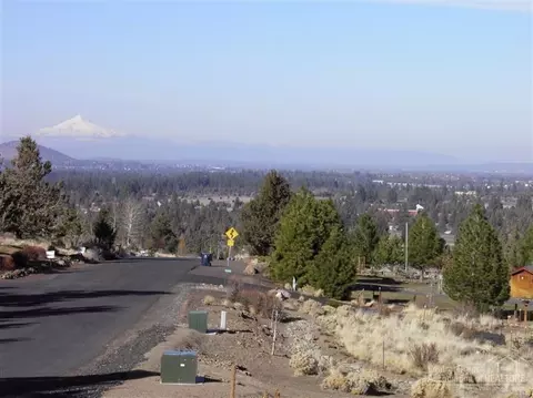 22588 Calgary Dr, Bend, OR 97701 photo 5