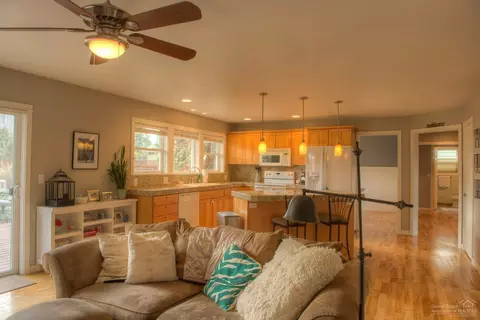 20767 Snow Peaks Dr, Bend, OR 97701 photo 9