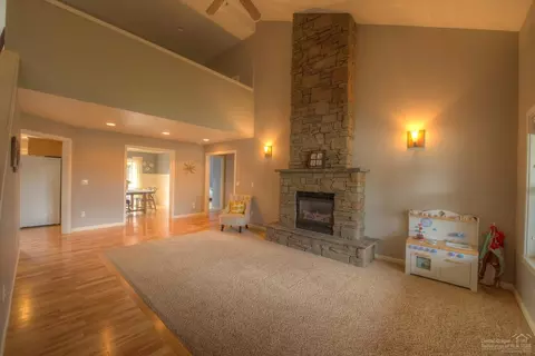 20767 Snow Peaks Dr, Bend, OR 97701 photo 4