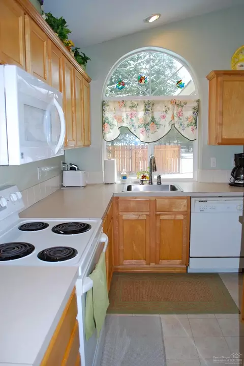 53253 Big Timber Dr, La Pine, OR 97739 photo 2