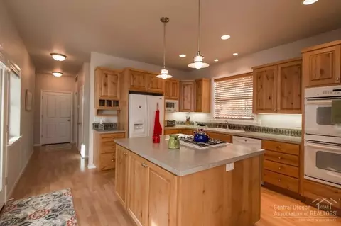 2401 NW High Lakes Loop, Bend, OR 97703 photo 11