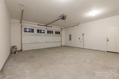 20899 Gateway Dr, Bend, OR 97702 photo 10