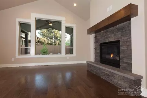 20899 Gateway Dr, Bend, OR 97702 photo 4