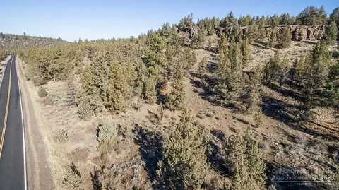 70500 Holmes Rd, Sisters, OR 97759 photo 2