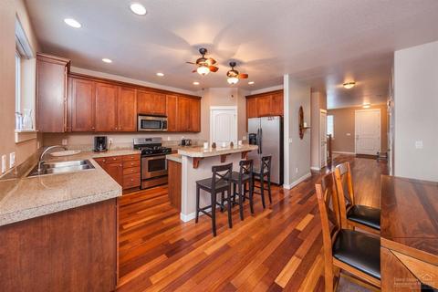 2878 NE Jackdaw Dr, Bend, OR 97701 photo 3