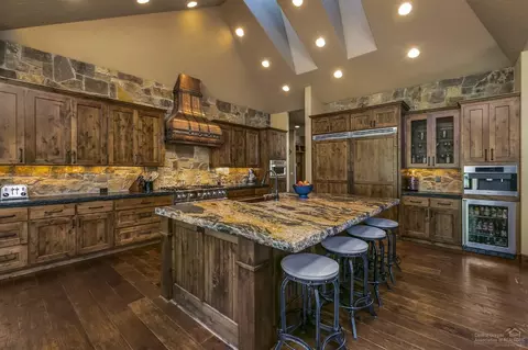56581 Sunstone Loop, Bend, OR 97707 photo 4
