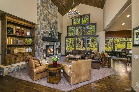 56581 Sunstone Loop, Bend, OR 97707 photo 2