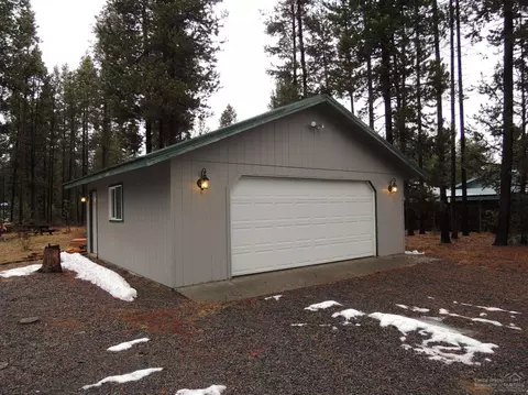 16020 Twin Dr, La Pine, OR 97739 photo 2