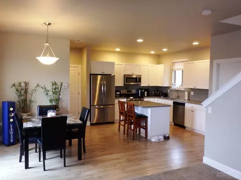 20547 Avro Pl, Bend, OR 97701 photo 3