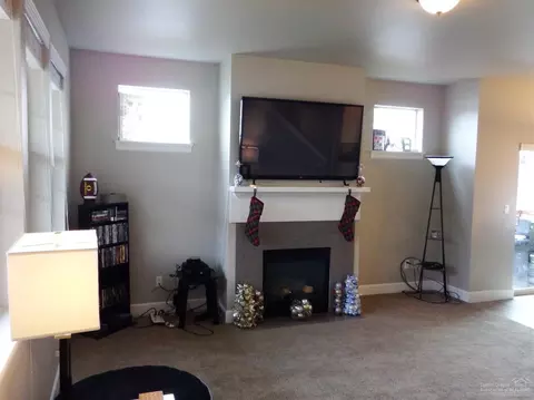 20547 Avro Pl, Bend, OR 97701 photo 2