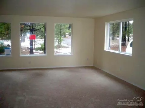 53910 NW 7th St, La Pine, OR 97739 photo 2